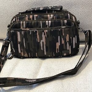 Lug Top Handle Crossbody - Scoop-Riverwalk Olive